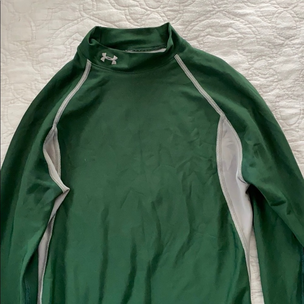 Long sleeve Under armour dry fit under shirt